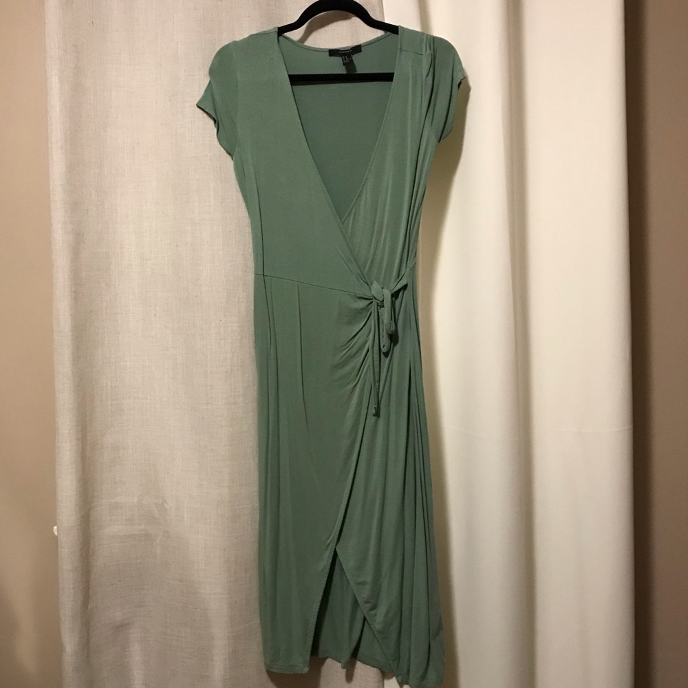 Forever 21 | Sage Green Wrap Dress 👗